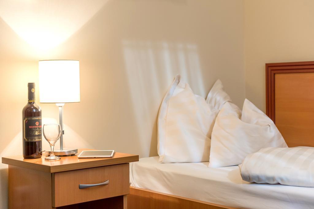 P4W Hotel Residence Szombathely Room photo