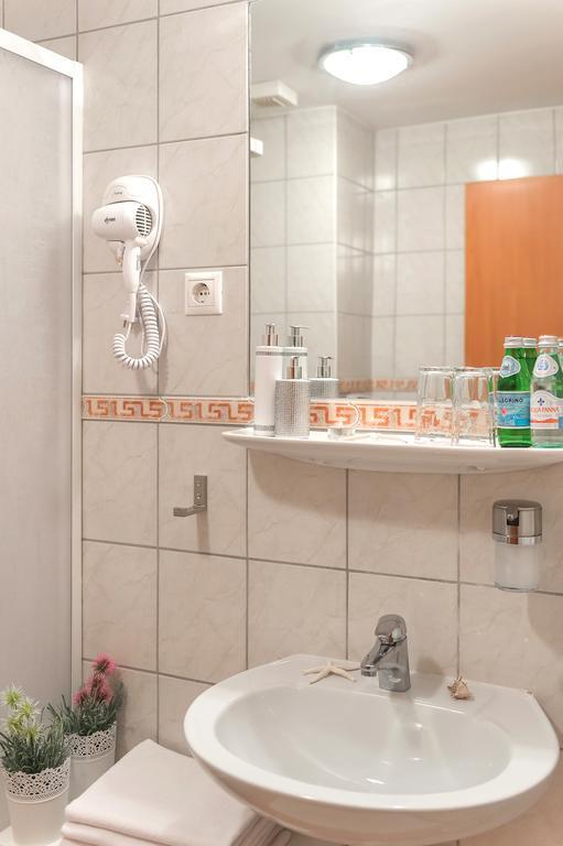 P4W Hotel Residence Szombathely Room photo